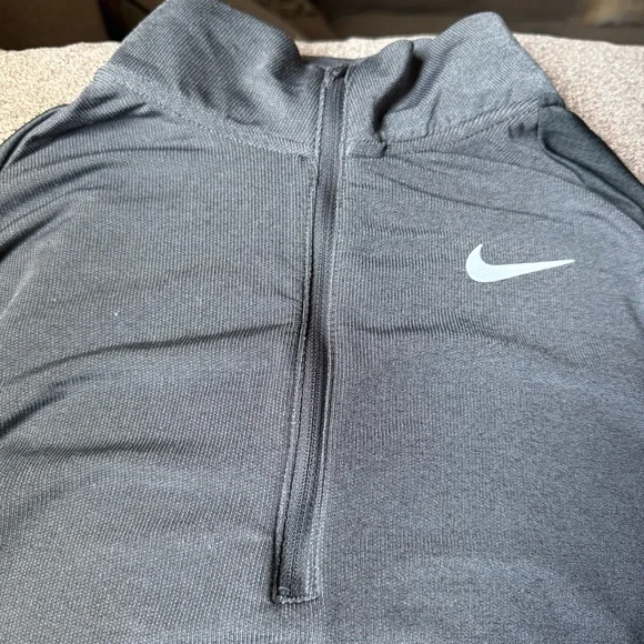 ****Sold****Nike Dri-FIT Gray Running Pullover - Reflective - Size Medium - Picture 3 of 5